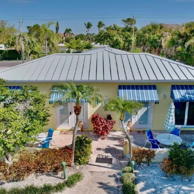 Charming Cabana Beach Club #8 - Your Coastal retreat Awaits9 also available. Hotels near Longboat Key