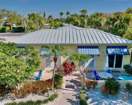 Charming Cabana Beach Club #8 - Your Coastal retreat Awaits9 also available. Hotels in Longboat Key