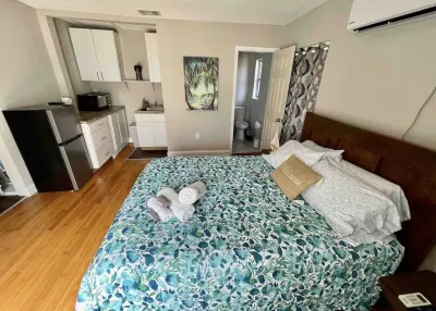 Studio with full kitchen and close to the beach