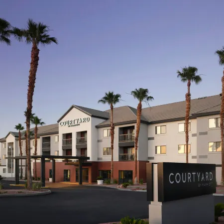 Courtyard Las Vegas Henderson/Green Valley Отели рядом с достопримечательностью «Боулдер-Стрип»