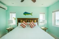 Luxury Villa + Courtesy SUV, Steps to Beach: PaddleBoards, Bikes, Chairs & More!