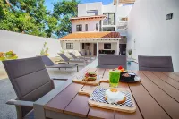 Brand new modern home w pool- perfect for groups