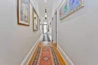 2BR home only 2 minutes from the beach Hotels in Manly