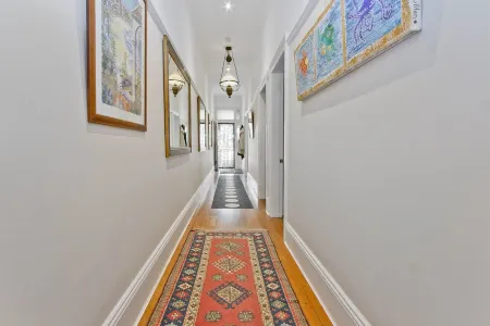 2BR home only 2 minutes from the beach Отели рядом с достопримечательностью «Шелли Бич»