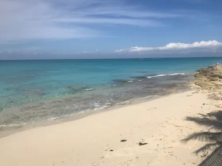 Ocean View , steps from the private beach 2 Bedroom Condo  Up to 6 guests