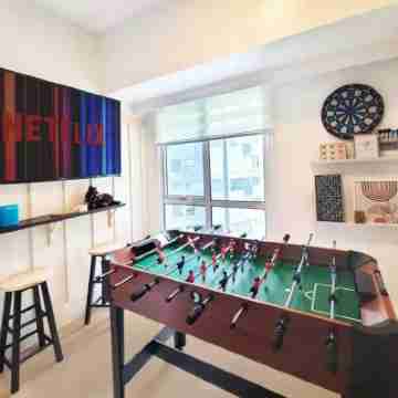 BGC - Two Bedroom Condo with Game Room - 10 Others