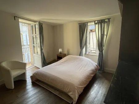 Maison de Ville au Coeur du Village Отели в г. Сен Женье Д'ол Э д'Обрак