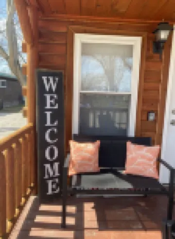 The Cozy Cabin near Geneva on the Lake and Wineries!