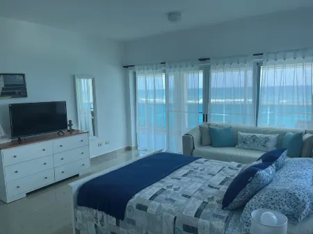 Beach front apartment with spectacular views.