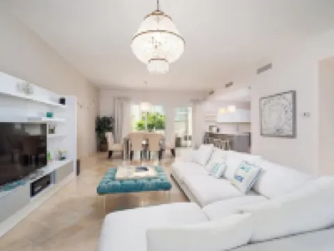 Majestic 3 Bedroom apartment and private pool!