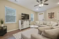 Minutes from LSU, SU, & Downtown Baton Rouge!