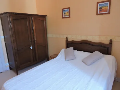 Independent apartment in house in beautiful stone