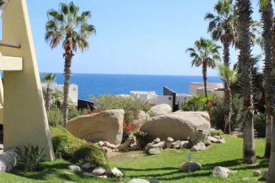 Misiones del Cabo 4206. 1BR Completely Remodeled Ocean View Condo!
