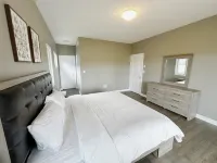 4 Bedroom and 4 Full Bathroom Bungalow Minutes from Niagara Falls Hotels near Masjid Al-Mu'mineen