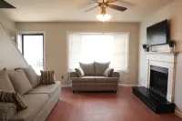 Cozy 2-Bedroom Townhome Close to Everything