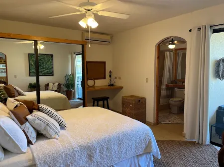 2 Bed/2 Bath Condo in the heart of San Jose del Cabo, 5 minutes from the beach! Отели рядом с достопримечательностью «Puerto Los Cabos»