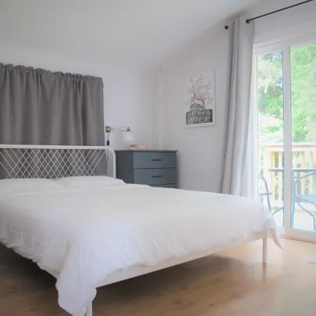 Bright Studio Loft Near Secret Beach in Gibsons