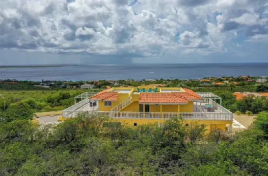 Luxury living, private pool and spectacular views! Hotels in 