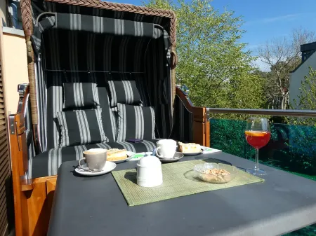 2 rooms apartment in the Kurparkcarree, with elevator to the 1st floor, beach distance 80m