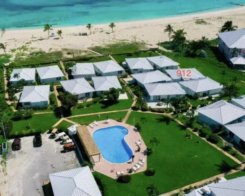 Beachside Escape with Exceptional Views of the Ocean~ Steps To The Beach Hotels in Great Abaco