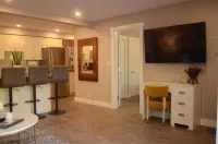 Relaxing 1 Bedroom Suite - 5 minutes from the beach!