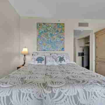 Charming waterfront studio in wonderful Fort Walton Beach, FL w/awesome pool Rooms