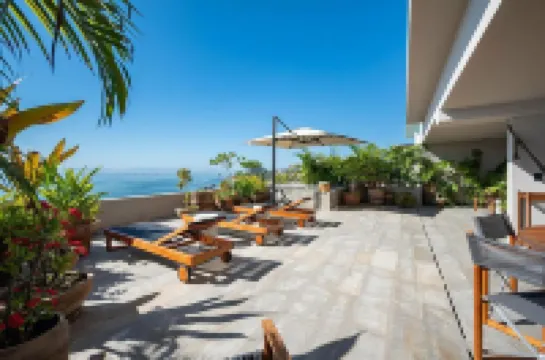 Amazing Oceanfront Villa with private pool Các khách sạn ở 