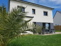 New house with small sea view close to the beach
