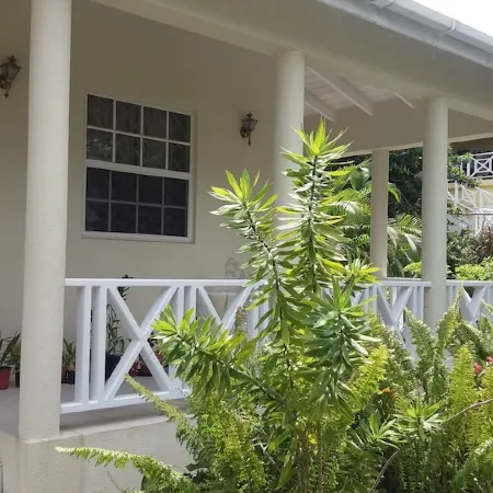 Apartment in quiet upscale Holetown area near Limegrove Centre and Beach