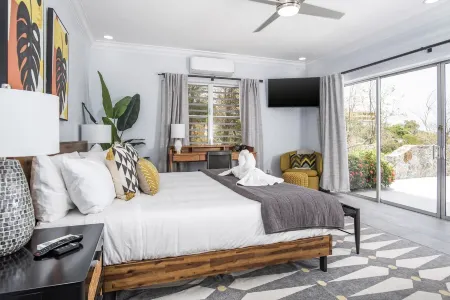 3 Villas,One Price/ Sleeps 16/ Steam Room/Private Pool/Close to everything Gated