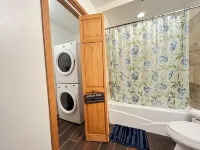 Relaxing 3-Bedroom Apartment with WiFi, AC in Crosslanes.