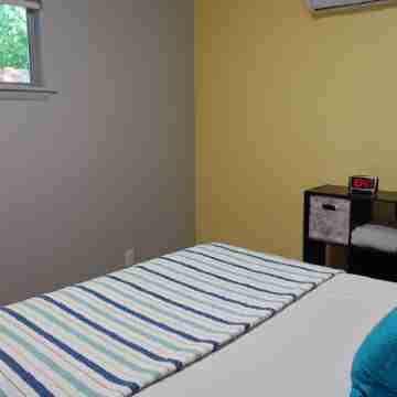 Quiet Bungalow in South West Reno. Rooms