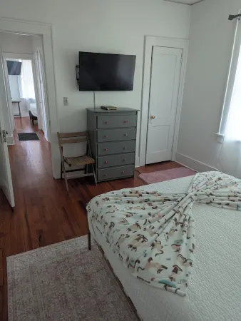 Casey's Cottage- Georgia Ave