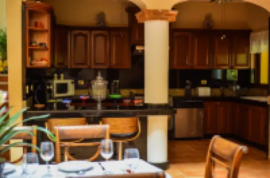 6 bed6 bath PVT Villa ,10M sqft Maid,,Pvt.Pool,Exotic Landscape, Family Escape