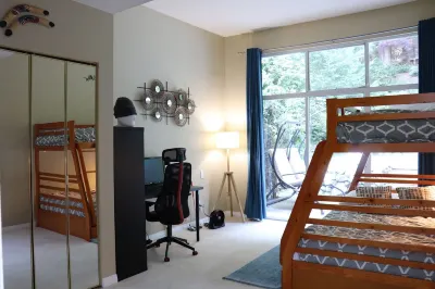 Cozy Home with Ocean and Mountain views. Family sized wth game room and deck 빅 트리 레크리에이션 사이트 주변 호텔