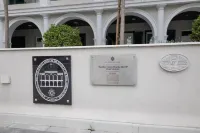 Charming Colonial Flat in historic building