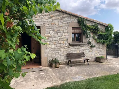 La Farraja de Cal Farrés, rural house 1 h. from BCN: swimming pool, bbq, garden. Отели в г. Калонже-де-Сегарра