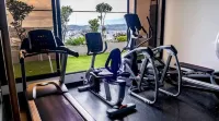 Cozy penthouse with a hot tub and an amazing view. 15 minutes from the airport.
