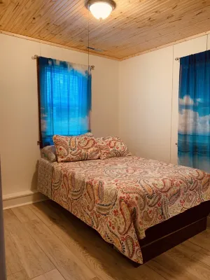 Lakeside Cottage w/ Private Beach and Sunset Views-Niagara
