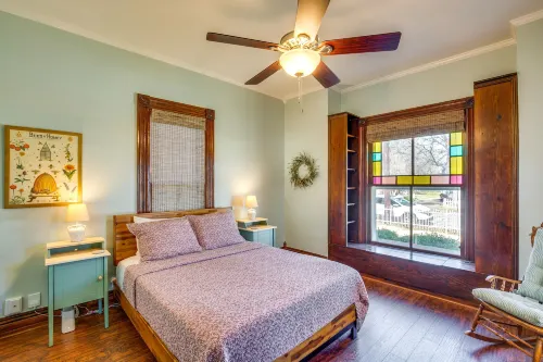 Granbury Home w/ Fire Pit, Walk to the Square! - Kitchen