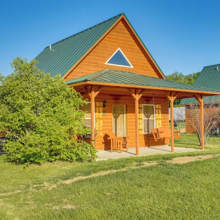 Lakefront Vacation Rental w/ Patio & Grill!