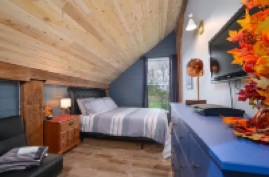 33 Vines Winery & Vineyard