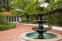 Casa Blanca Inn and Suites - Homestays