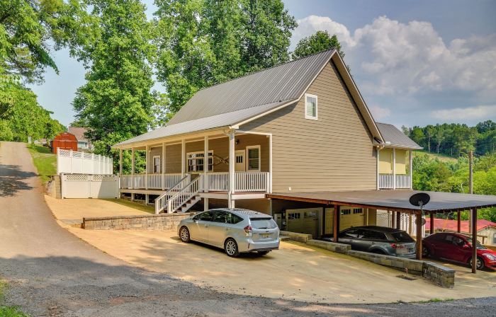 Modern Tims Ford Lake Home w/ Private Dock & Pool!