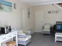 Villa  Carcans Plage 4 A 12 Personnes - Piscine 27° Borne Auto Wifi Hotels in Carcans