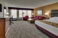 Drury Inn & Suites Evansville East فنادق في Knight Township