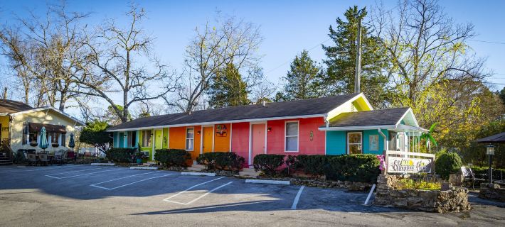 Sherwood Court Cottages & Guest Rooms Hotels in Cedar Township