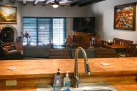 Tucson Home w/ BBQ & Patio, 5 Mi to A Mountain!