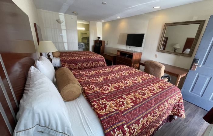 Riviera Inn & Suites
