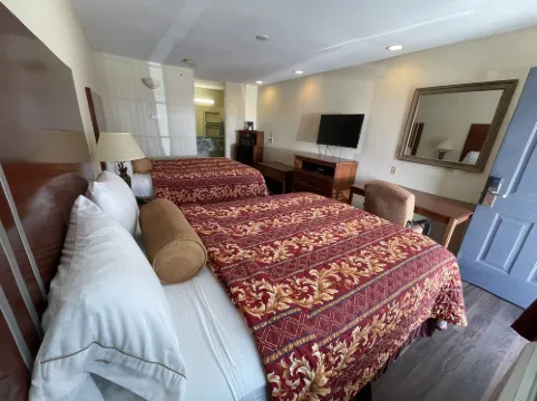 Riviera Inn & Suites